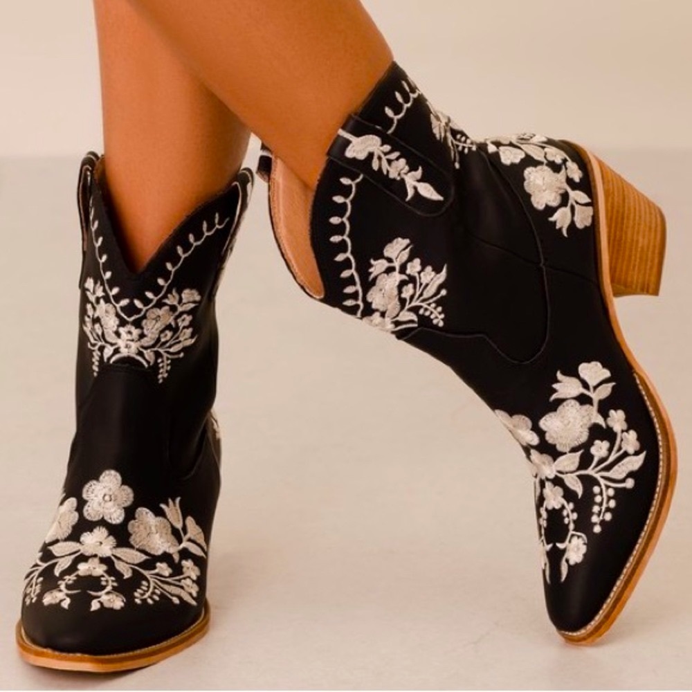 Restock MIIM‎ CAROLINE Black Fx Leather Embroidered Western Heeled Cowboy Boots